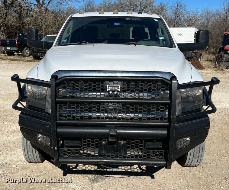 image for item DS2668 2015 Dodge Ram 5500HD  Crew Cab truck cab and chassis