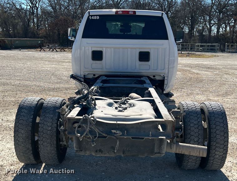 image for item DS2668 2015 Dodge Ram 5500HD  Crew Cab truck cab and chassis
