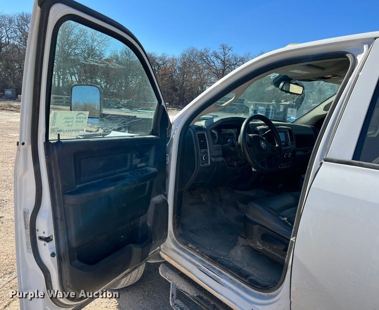 image for item DS2668 2015 Dodge Ram 5500HD  Crew Cab truck cab and chassis