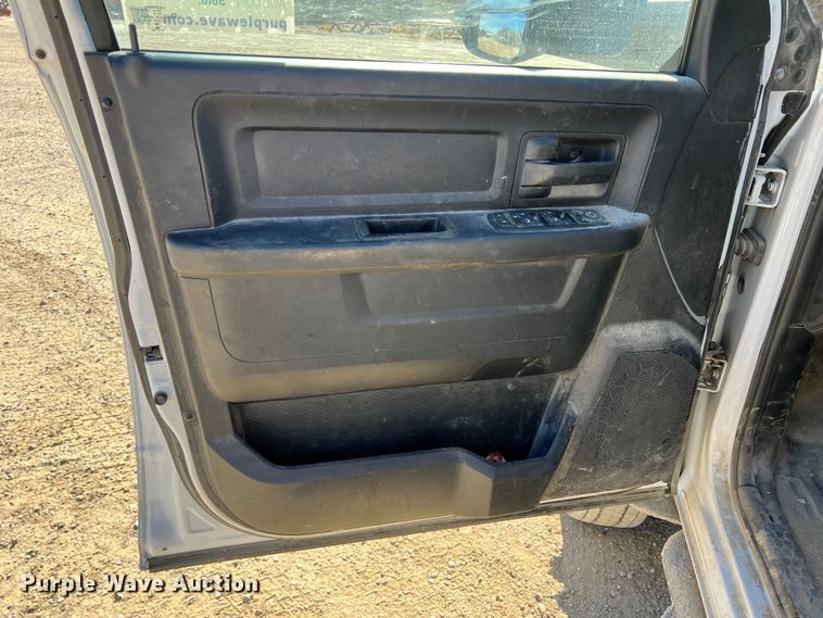 image for item DS2668 2015 Dodge Ram 5500HD  Crew Cab truck cab and chassis