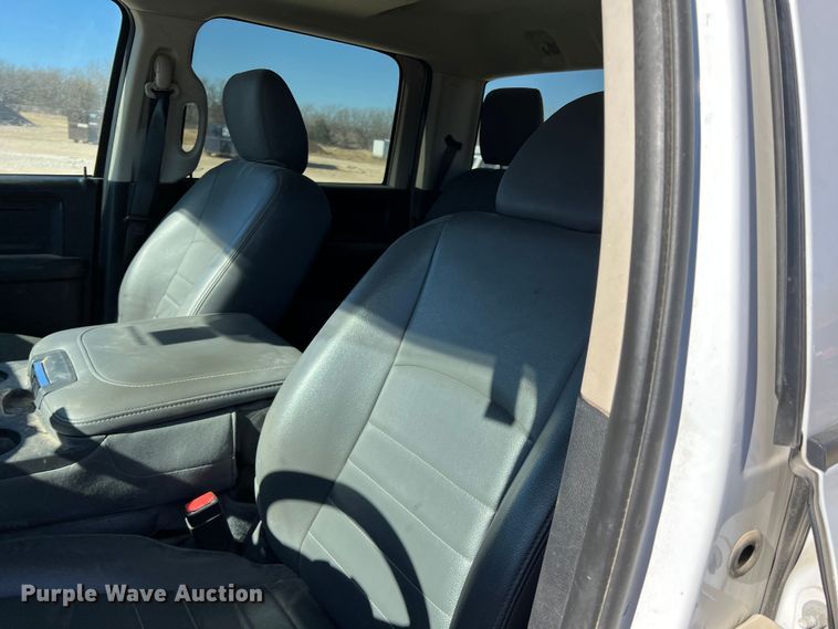 image for item DS2668 2015 Dodge Ram 5500HD  Crew Cab truck cab and chassis