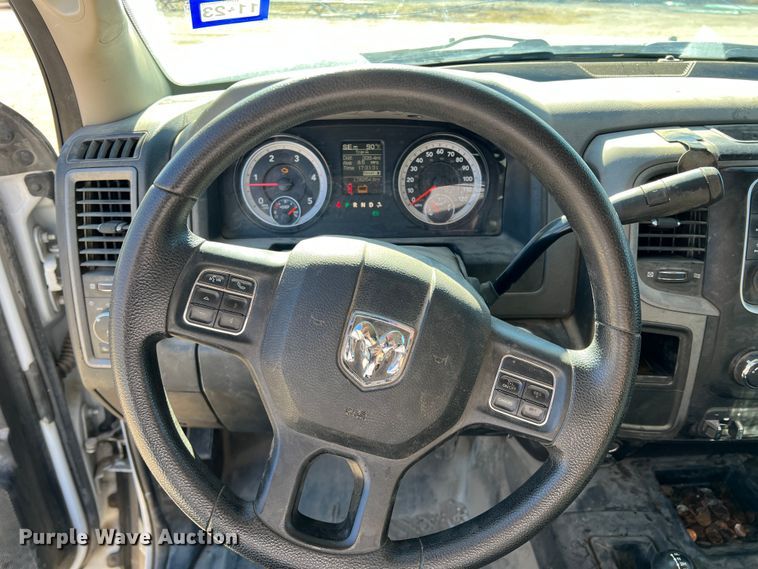 image for item DS2668 2015 Dodge Ram 5500HD  Crew Cab truck cab and chassis