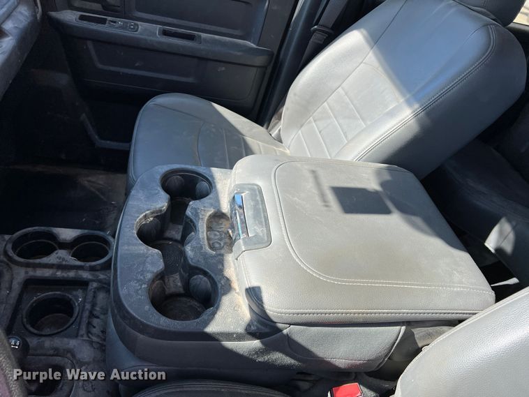 image for item DS2668 2015 Dodge Ram 5500HD  Crew Cab truck cab and chassis