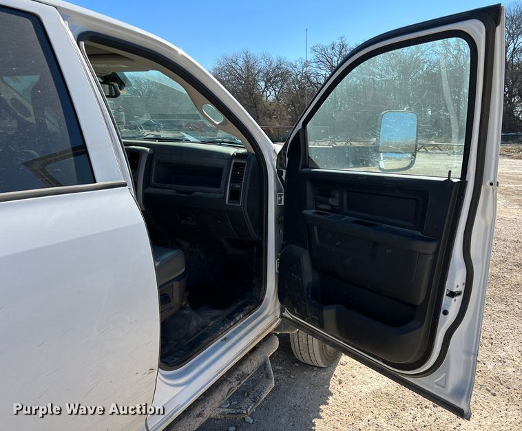 image for item DS2668 2015 Dodge Ram 5500HD  Crew Cab truck cab and chassis