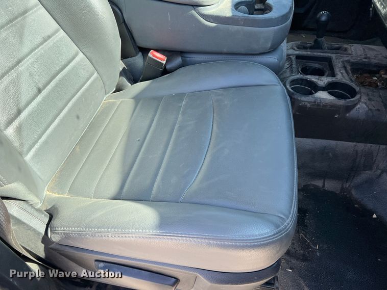 image for item DS2668 2015 Dodge Ram 5500HD  Crew Cab truck cab and chassis