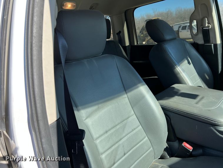 image for item DS2668 2015 Dodge Ram 5500HD  Crew Cab truck cab and chassis