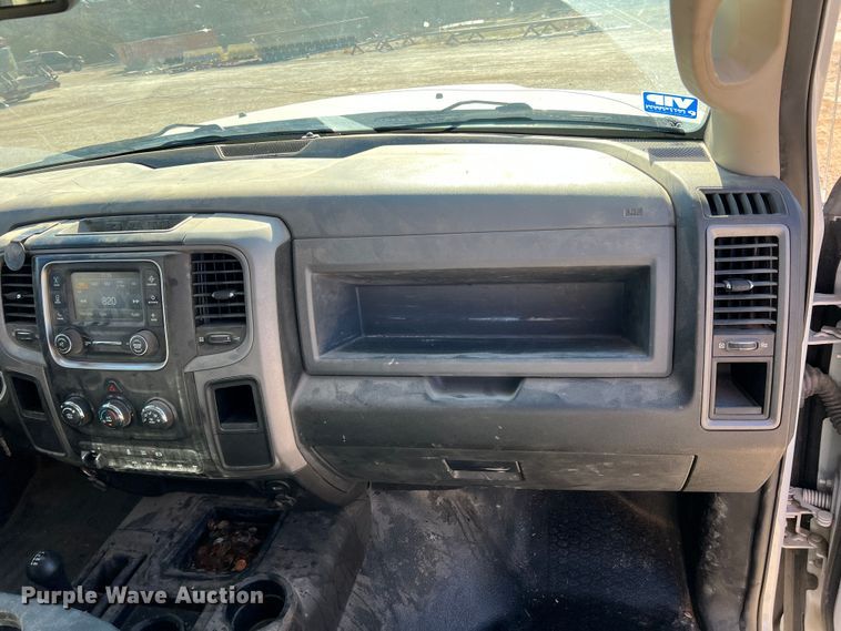 image for item DS2668 2015 Dodge Ram 5500HD  Crew Cab truck cab and chassis