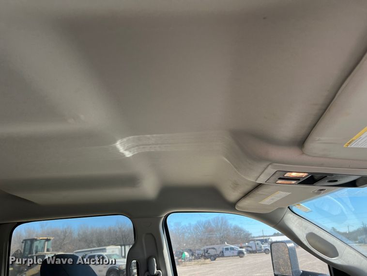 image for item DS2668 2015 Dodge Ram 5500HD  Crew Cab truck cab and chassis