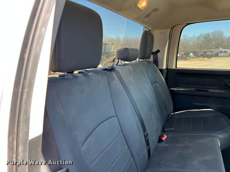 image for item DS2668 2015 Dodge Ram 5500HD  Crew Cab truck cab and chassis