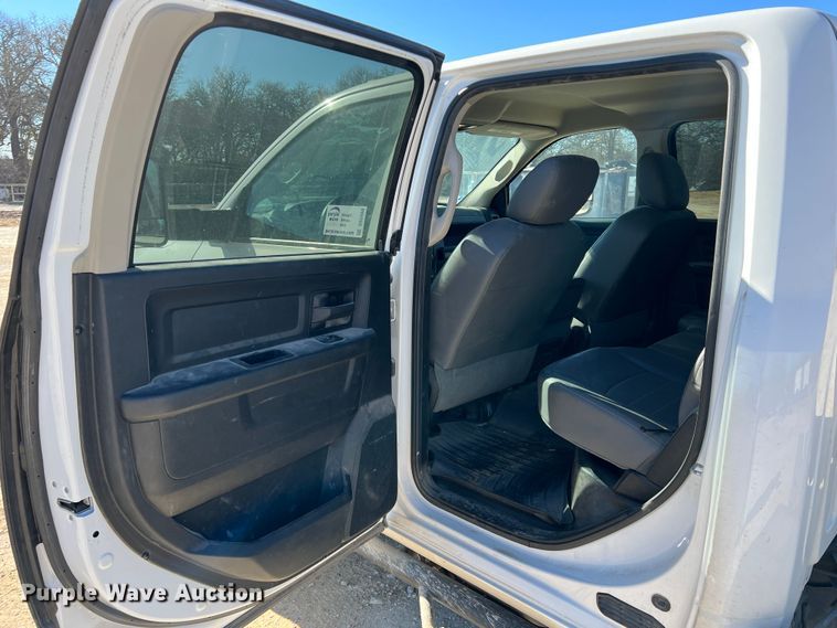 image for item DS2668 2015 Dodge Ram 5500HD  Crew Cab truck cab and chassis