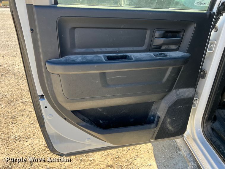 image for item DS2668 2015 Dodge Ram 5500HD  Crew Cab truck cab and chassis