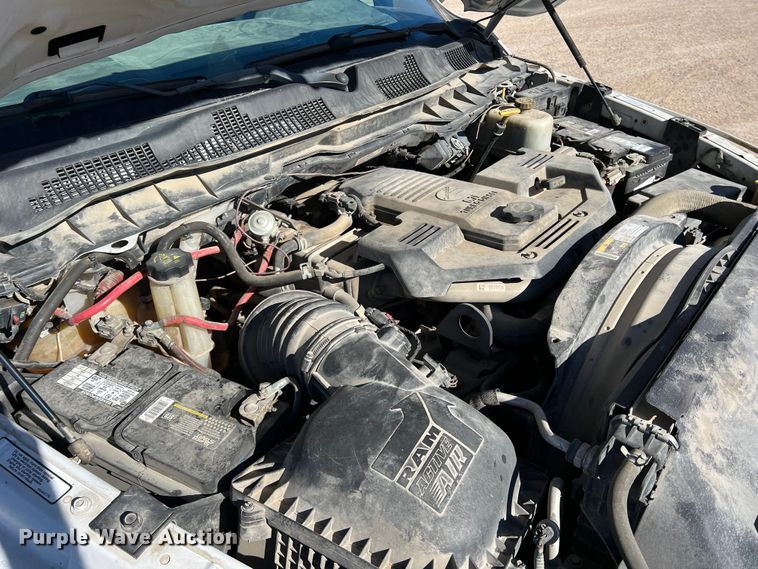 image for item DS2668 2015 Dodge Ram 5500HD  Crew Cab truck cab and chassis