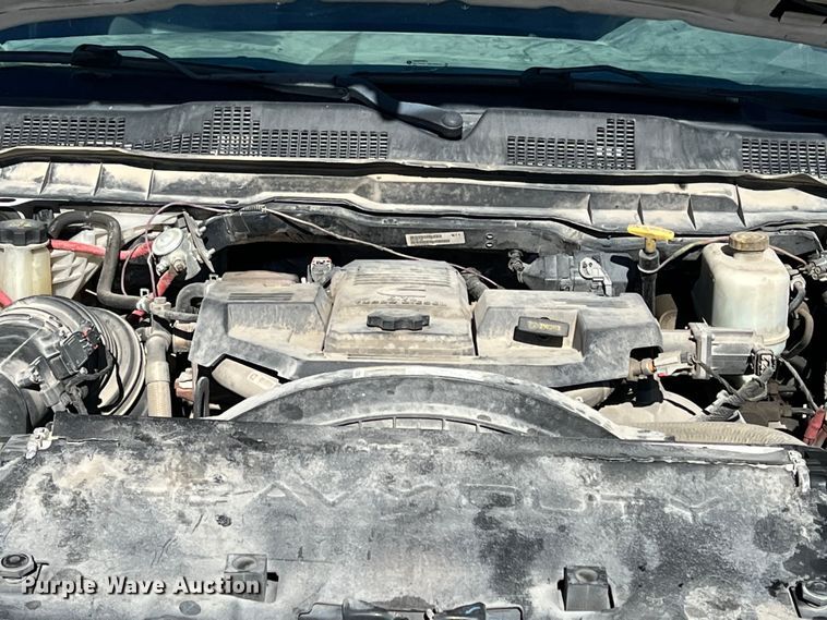 image for item DS2668 2015 Dodge Ram 5500HD  Crew Cab truck cab and chassis