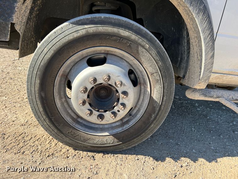 image for item DS2668 2015 Dodge Ram 5500HD  Crew Cab truck cab and chassis