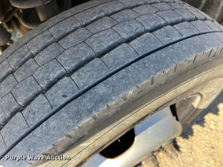 image for item DS2668 2015 Dodge Ram 5500HD  Crew Cab truck cab and chassis