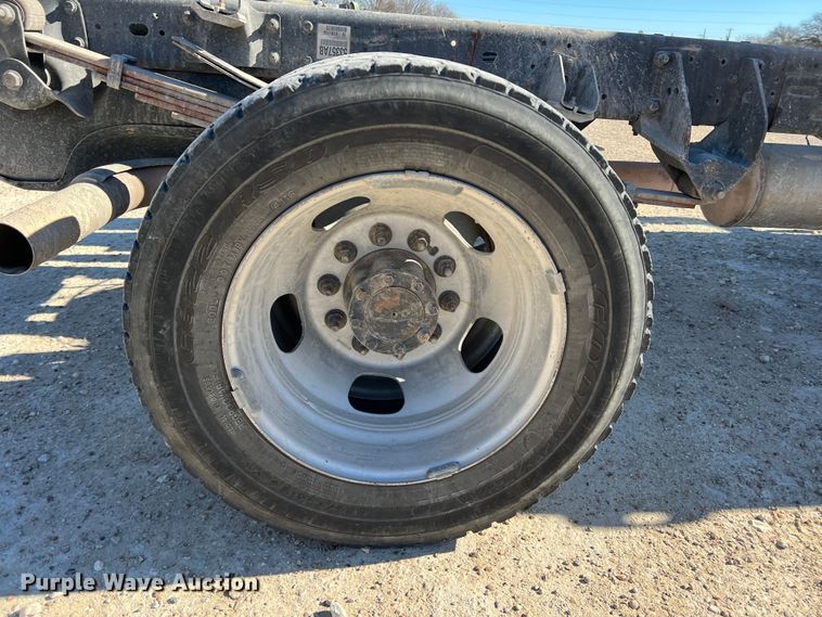 image for item DS2668 2015 Dodge Ram 5500HD  Crew Cab truck cab and chassis