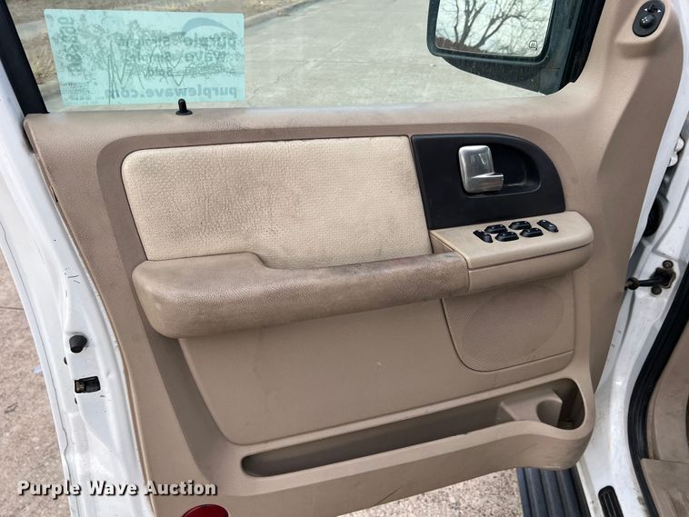 image for item DS2696 2003 Ford Expedition  SUV