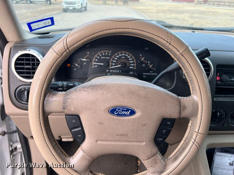 image for item DS2696 2003 Ford Expedition  SUV
