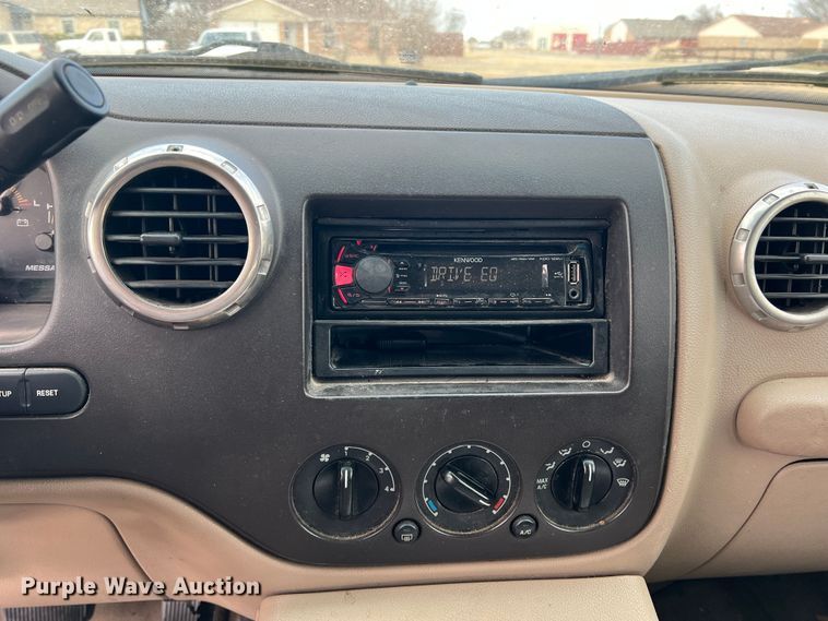 image for item DS2696 2003 Ford Expedition  SUV