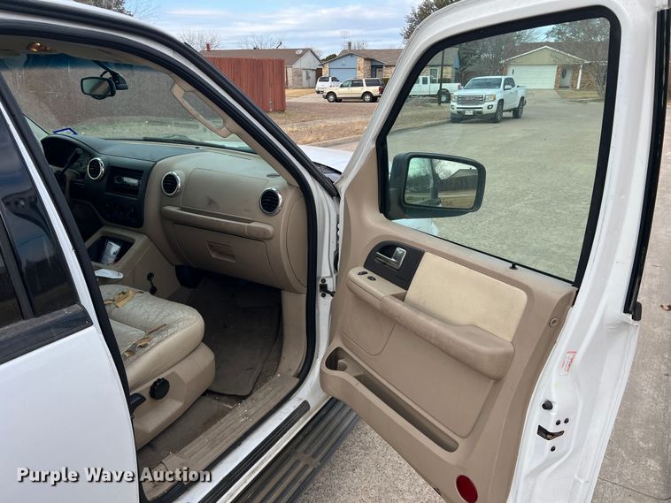 image for item DS2696 2003 Ford Expedition  SUV
