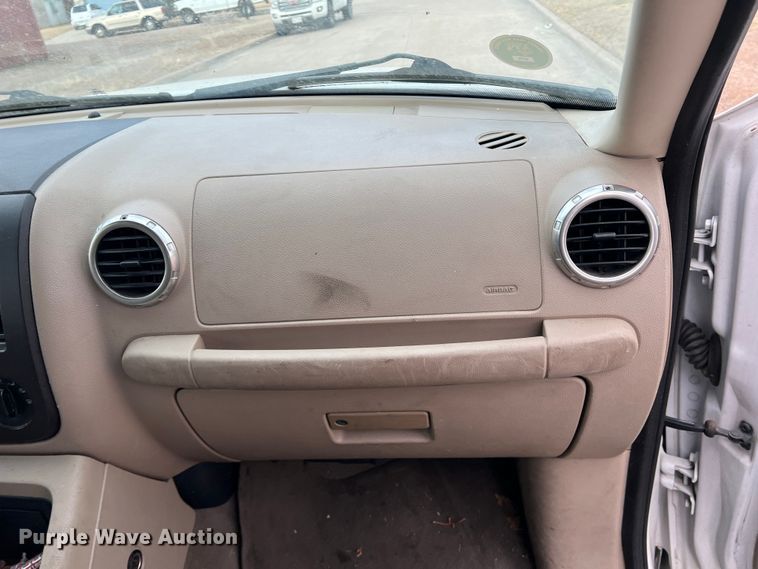 image for item DS2696 2003 Ford Expedition  SUV