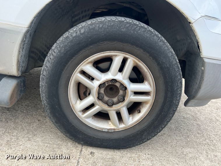 image for item DS2696 2003 Ford Expedition  SUV