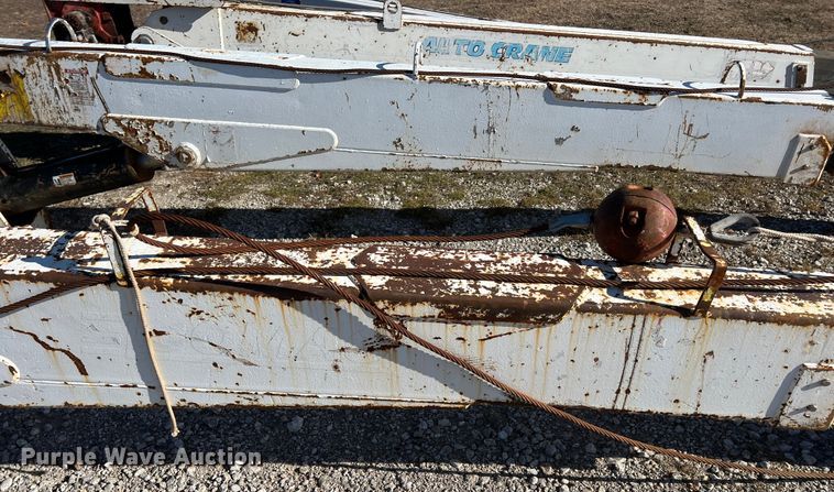 image for item ID9379 Truck mounted crane