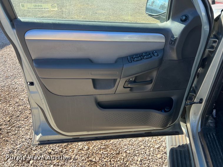 image for item ID9392 2005 Mercury Mountaineer  SUV