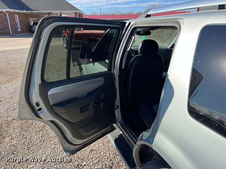 image for item ID9392 2005 Mercury Mountaineer  SUV