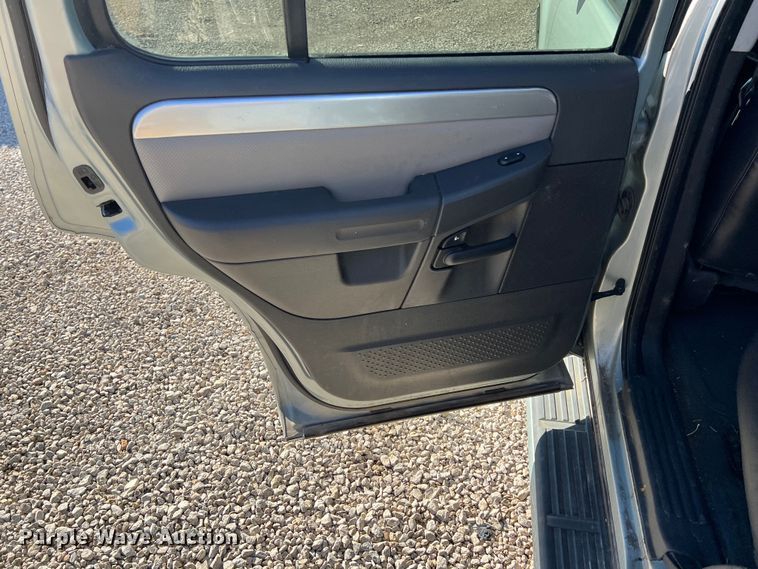 image for item ID9392 2005 Mercury Mountaineer  SUV