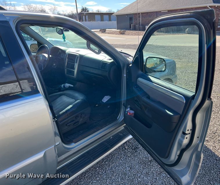 image for item ID9392 2005 Mercury Mountaineer  SUV