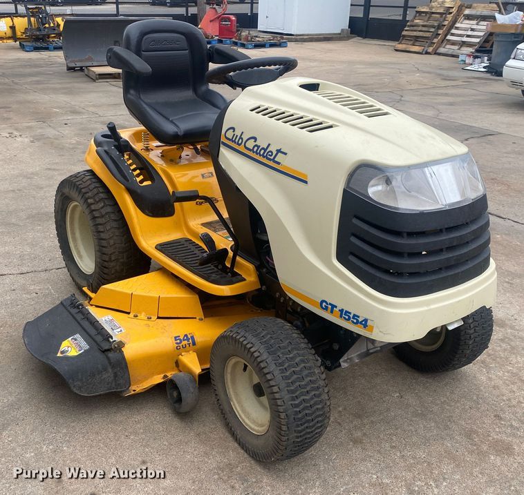 image for item IG9904 2007 Cub Cadet GT1554  lawn mower