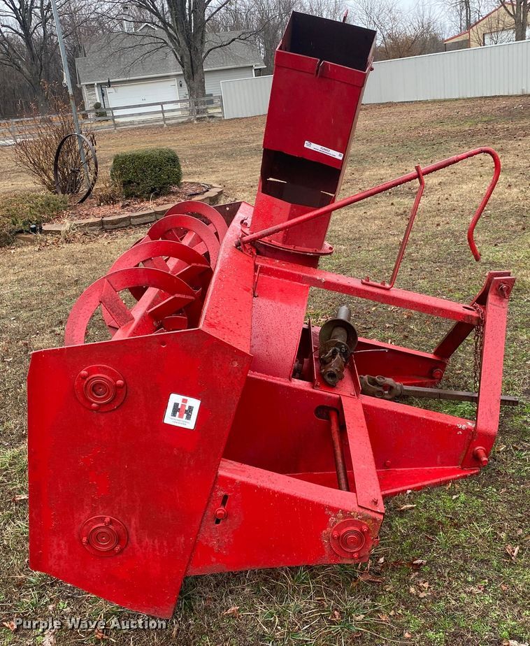 image for item IG9922 International Harvester 80  snow blower