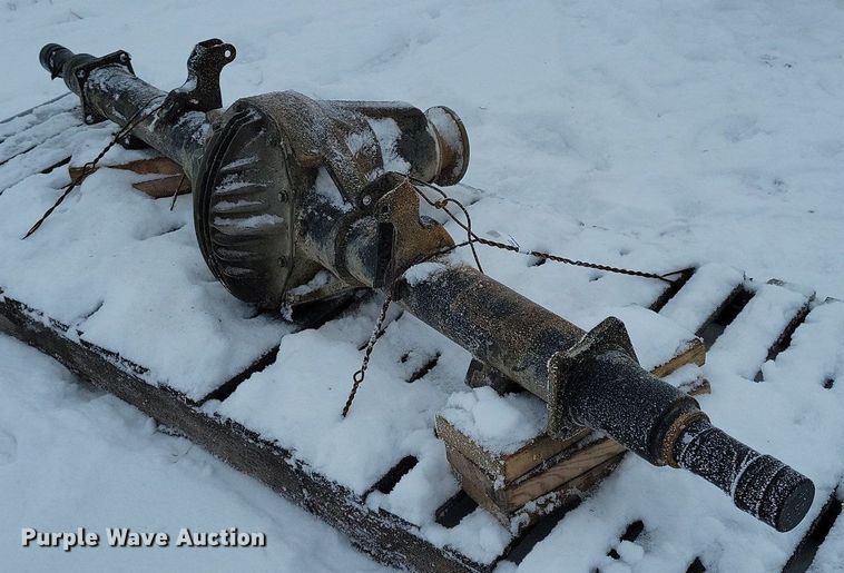 image for item IO9322 2013 Ford F350  axle