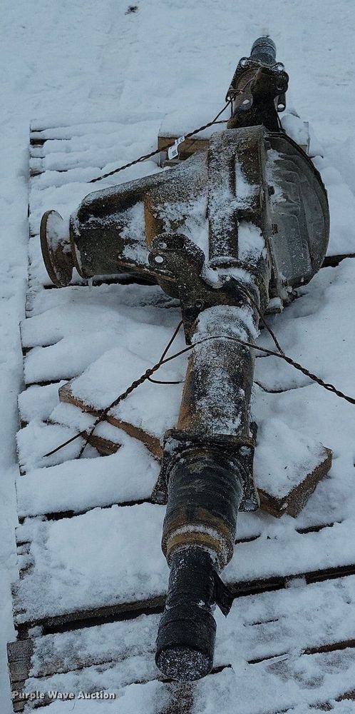 image for item IO9322 2013 Ford F350  axle