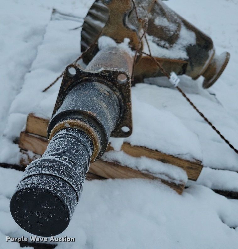 image for item IO9322 2013 Ford F350  axle