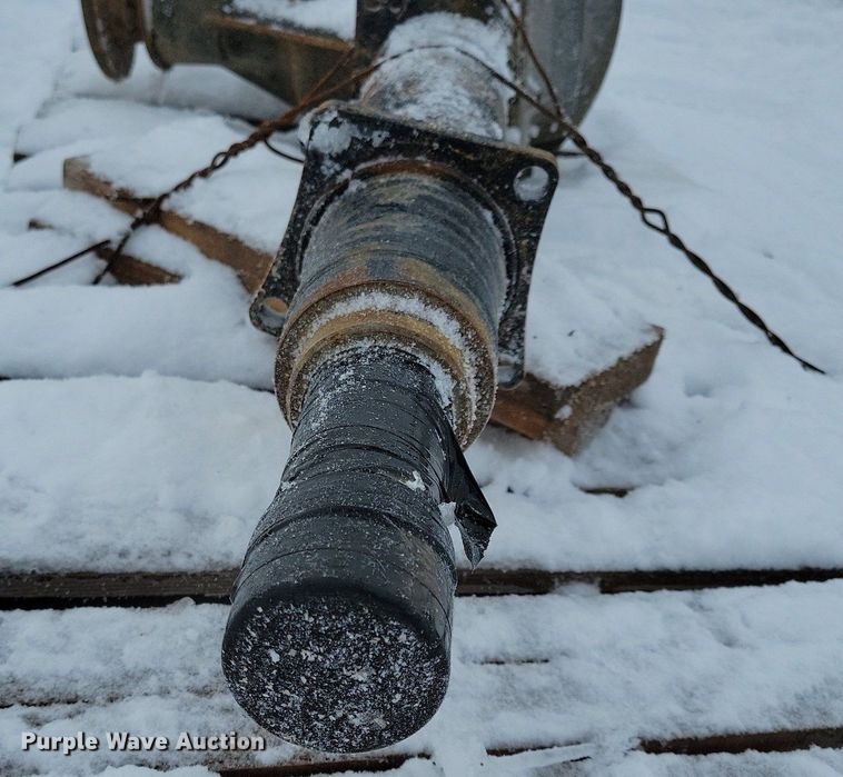 image for item IO9322 2013 Ford F350  axle