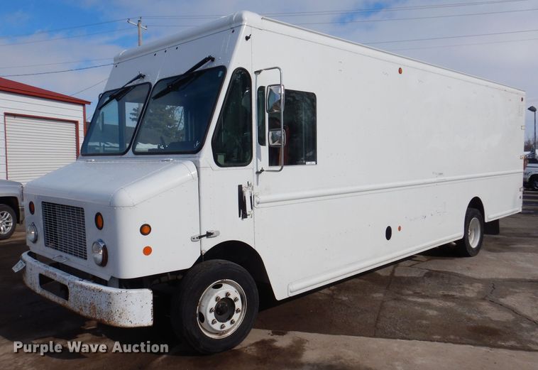 image for item IO9336 2007 Freightliner MT55  delivery truck