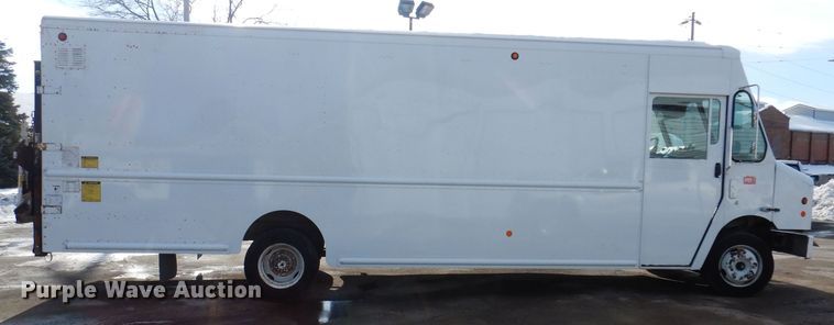 image for item IO9336 2007 Freightliner MT55  delivery truck