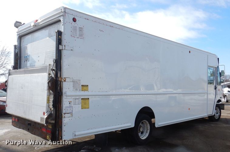 image for item IO9336 2007 Freightliner MT55  delivery truck