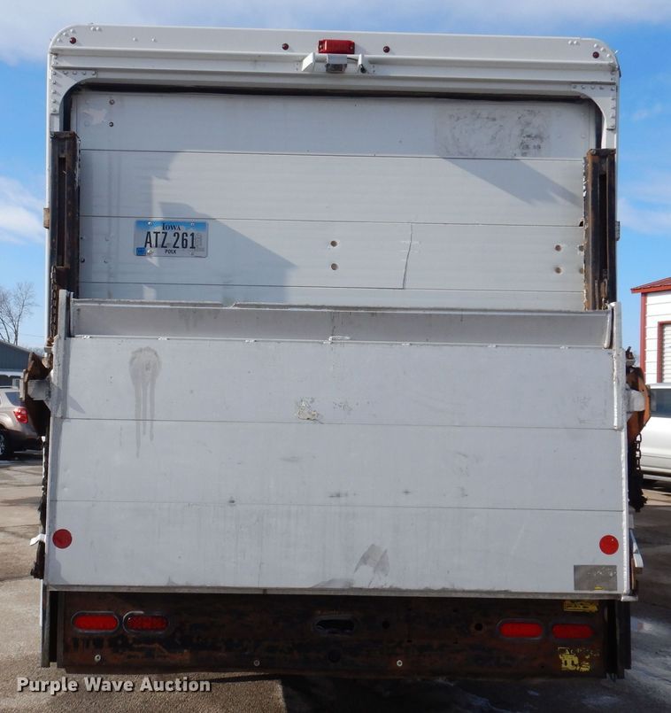 image for item IO9336 2007 Freightliner MT55  delivery truck