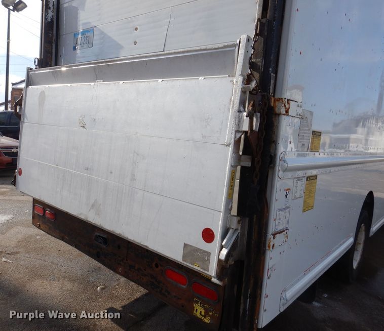 image for item IO9336 2007 Freightliner MT55  delivery truck