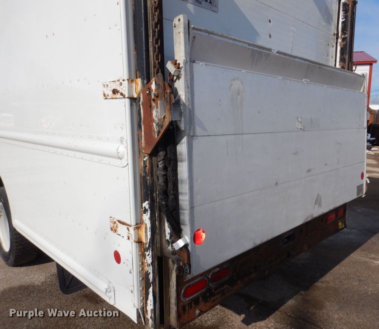 image for item IO9336 2007 Freightliner MT55  delivery truck