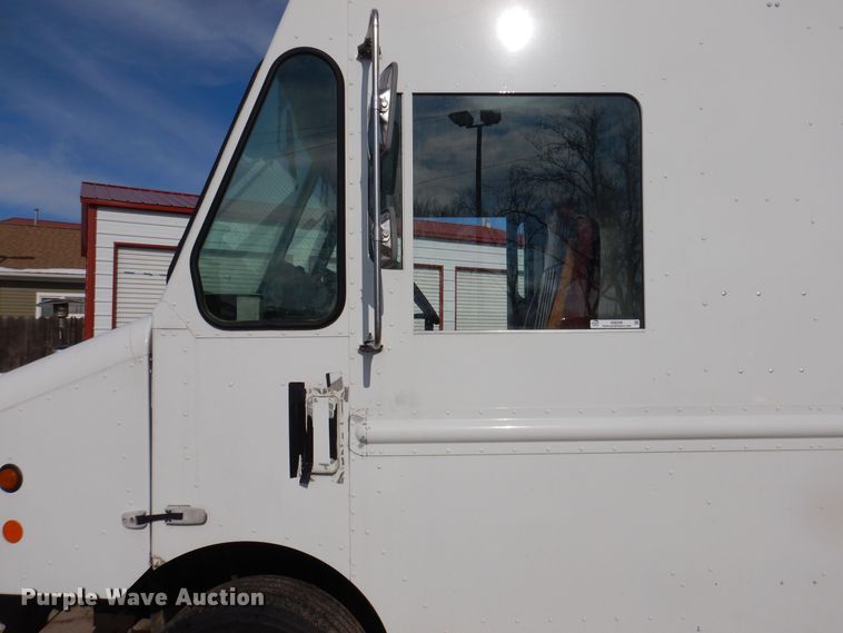 image for item IO9336 2007 Freightliner MT55  delivery truck