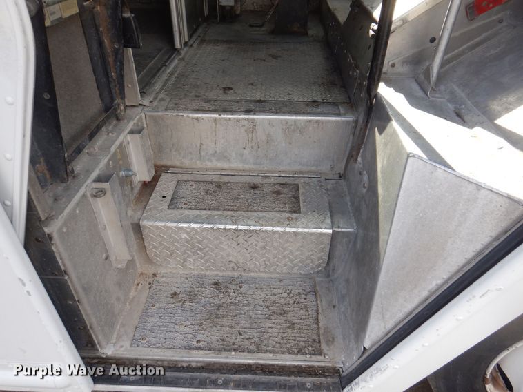 image for item IO9336 2007 Freightliner MT55  delivery truck