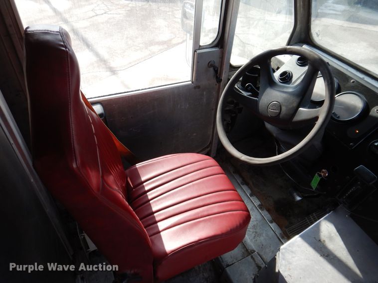 image for item IO9336 2007 Freightliner MT55  delivery truck