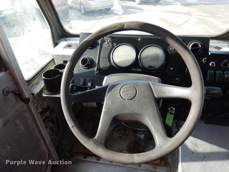 image for item IO9336 2007 Freightliner MT55  delivery truck