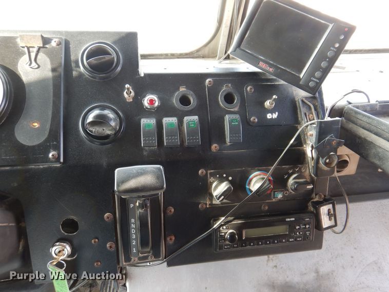 image for item IO9336 2007 Freightliner MT55  delivery truck