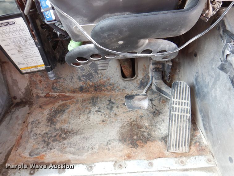 image for item IO9336 2007 Freightliner MT55  delivery truck