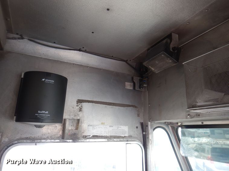 image for item IO9336 2007 Freightliner MT55  delivery truck